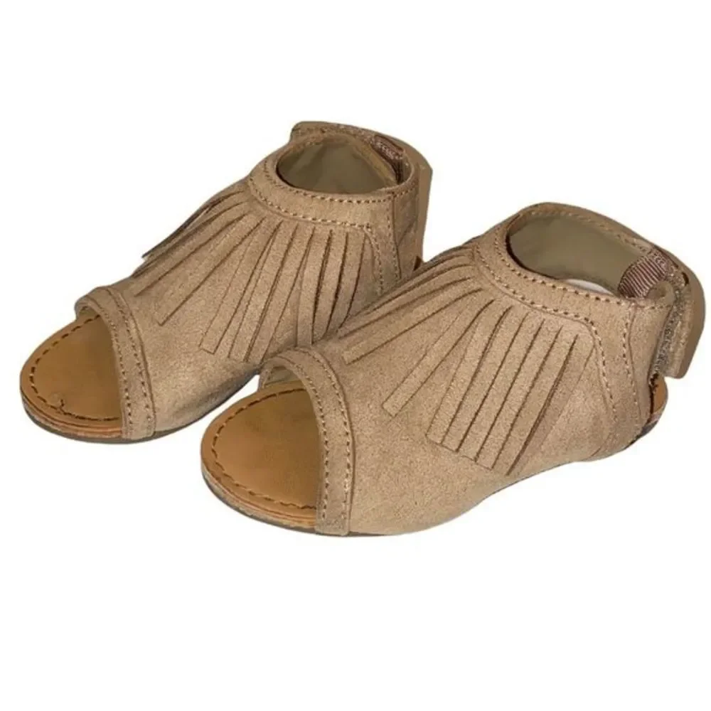🎀3/$23🎀 crazy 8 nude fringe bootie flats